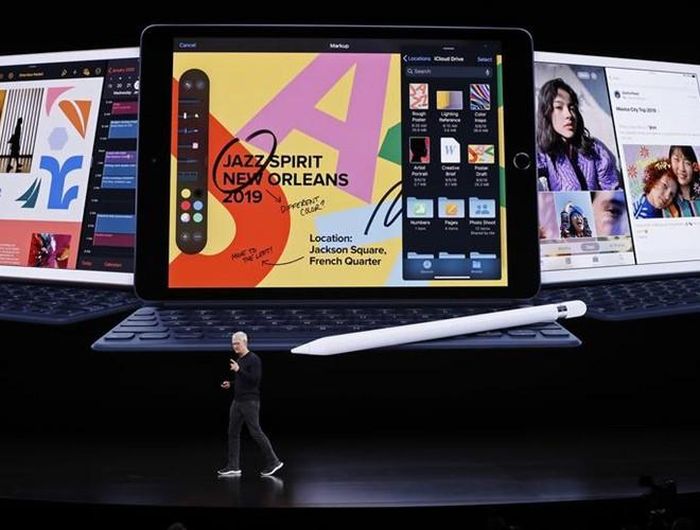  Thế hệ iPad 7 trình làng với kích cỡ màn hình 10,2-inch, bộ vi xử lý A10 Fusion. Mặt sau của sản phẩm trang bị camera 8 megapixel, hỗ trợ kết nối 4G LTE. 