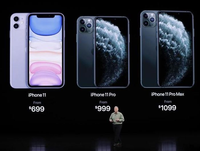  Bộ ba iPhone 11, iPhone 11 Pro và iPhone 11 Pro Max có giá khởi điểm lần lượt là 699 USD, 999 USD và 1099 USD 