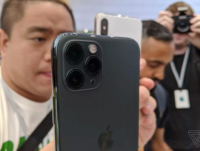  Cụm 3 camera ấn tượng đằng sau của iPhone 11 Pro 