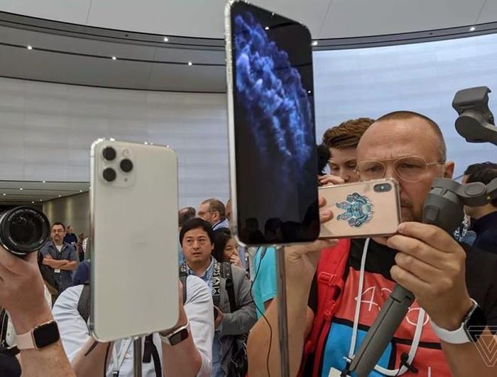  Bộ đôi iPhone 11 Pro và iPhone 11 Pro Max thu hút sự chú ý của những người tham gia 