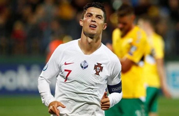 Ronaldo ghi 4 bàn vào lưới Lithuania, giúp Bồ Đào Nha thắng 5-1 tại vòng loại Euro 2020.