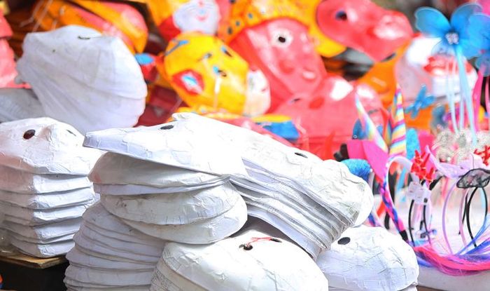 Theo như ghi nhận của phóng viên Kinh tế &amp; Đô thị, năm nay nhiều mặt hàng đồ chơi truyền thống đã có được 'chỗ đứng' cho mình trên thị trường.