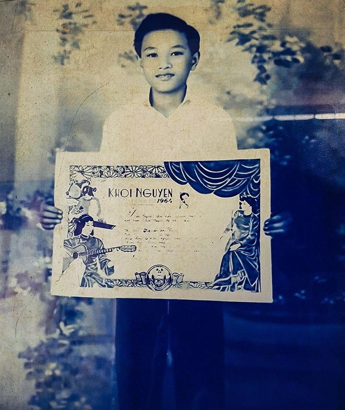 Cậu bé Nguyễn Văn Vưng đạt danh hiệu “Khôi nguyên vọng cổ” năm 14 tuổi chính là NSND Minh Vương sau này. (Ảnh: NVCC)