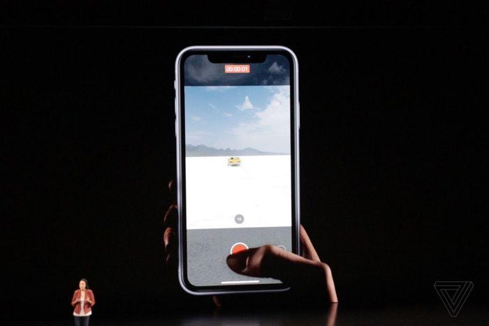 Đáng chú ý, camera selfie này còn hỗ trợ quay video slow-motion, hứa hẹn sẽ là một tính năng hay ho dành cho phái nữ.