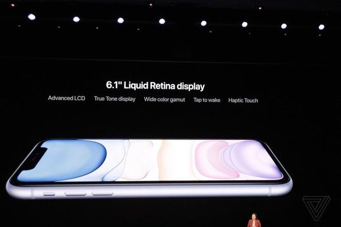 Đây là phiên bản nhỏ nhất trong bộ ba iPhone mới năm nay và được xem như thế hệ tiếp theo của chiếc iPhone XR năm ngoái.