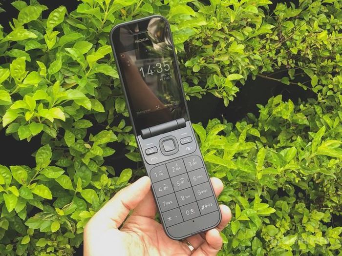  Nokia 2720 Flip. Ảnh: Mai Nguyên