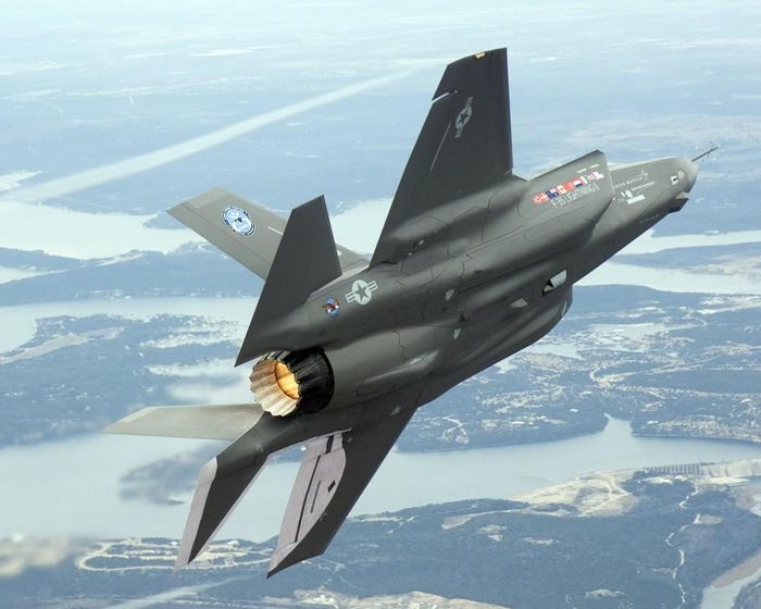 Nỗ lực sở hữu F-35 cũng là một trong những mục tiêu của Ba Lan khi nước này muốn giảm bớt sự phụ thuộc vào vũ khí Nga khi đã "đường đường chính chính" trở thành một quốc gia thuộc NATO. Nguồn ảnh: BI.