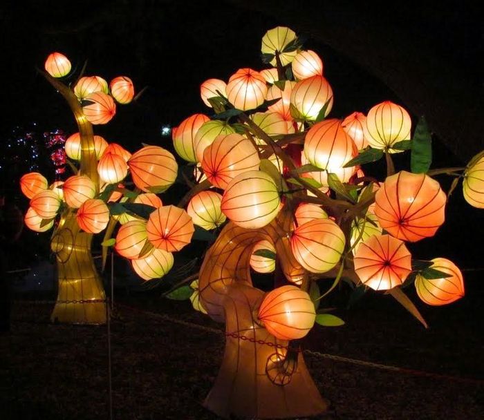 Bánh nướng, bánh dẻo là truyền thống đón Trung thu bao đời. Năm nay sao không thử thêm "cây đào tiên" sum suê này?. Ảnh: sdmedia.vn