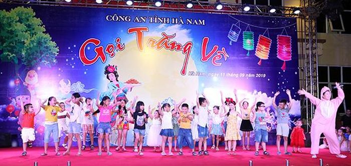 Một số hình ảnh tại đêm hội trăng rằm.