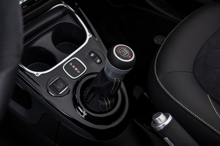 Chế độ Eco giúp giảm mức tiêu thụ nhiên liệu. Sport tăng tốc nhanh hơn nhưng cũng đồng nghĩa với ngốn nhiên liệu nhiều hơn. Chế độ Sport+ thú vị hơn cả khi giải phóng toàn bộ sức mạnh tiềm ẩn của xe. Khi kích hoạt chế độ Sport+, xe có thêm 10 mã lực và 20 Nm so với model tiêu chuẩn. 