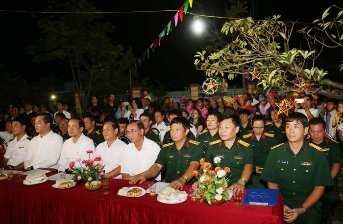 Các đại biểu tham dự chương trình.
