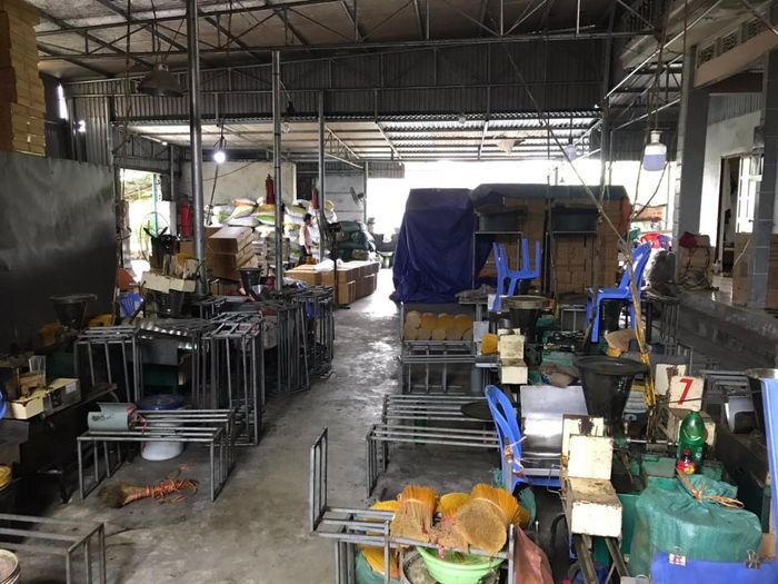 Các hộ dân phải vay từ 500 triệu đến hơn 2 tỷ đồng để đầu tư nhà xưởng, máy móc, thiết bị có nguy cơ phá sản vì phải dừng sản xuất