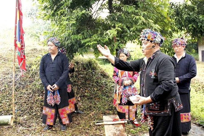 Nghi thức trong lễ “rửa làng”