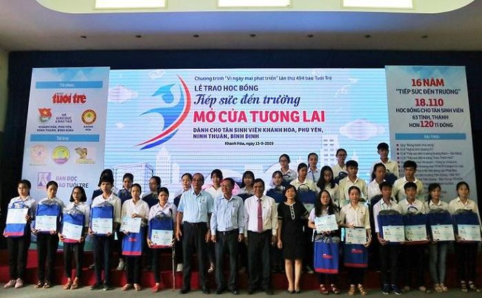 Có 90 tân sinh viên của 4 tỉnh được trao học bổng trong đợt này. 