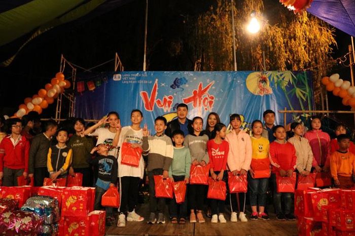Cụm Đoàn khối Đảng, đoàn thể, trường học trao 150 suất quà cho trẻ em Làng SOS