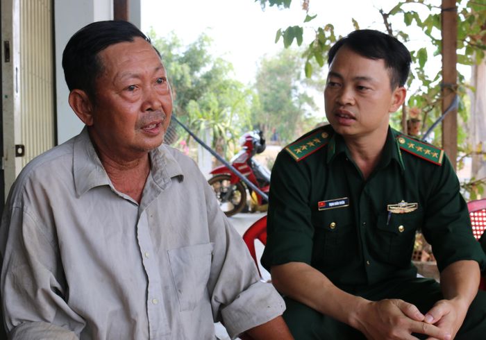 Những người lính Biên phòng luôn là điểm tựa của người dân biên giới như ông Thành. Ảnh: An Nhiên