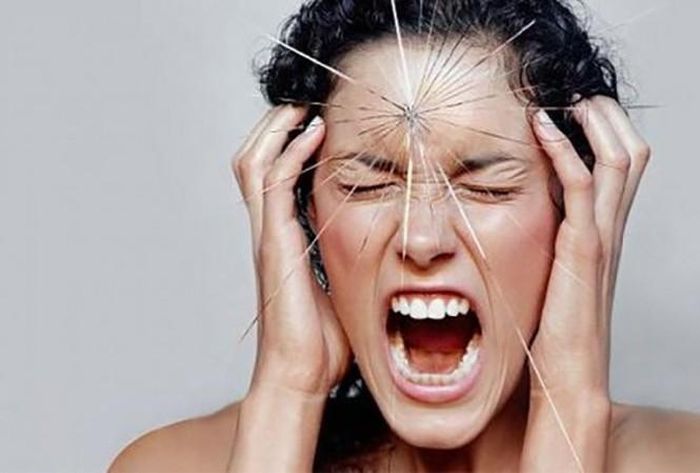 Những cơn đau đầu kéo dài và khủng khiếp là dấu hiệu đặc biệt nghiêm trọng của bệnh bạch cầu. Do lưu lượng máu đến não và tủy sống bị hạn chế khi mạch máu teo lại tạo ra những cơn đau nửa đầu. Ảnh minh họa: Internet