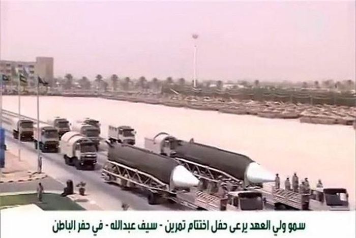 Trong quá khứ Saudi Arabia đã cung cấp tài chính cho chương trình tên lửa đạn đạo của Pakistan và hai bên đã có một số dàn xếp về khả năng Riyadh được chia sẻ đầu đạn hạt nhân từ Pakistan