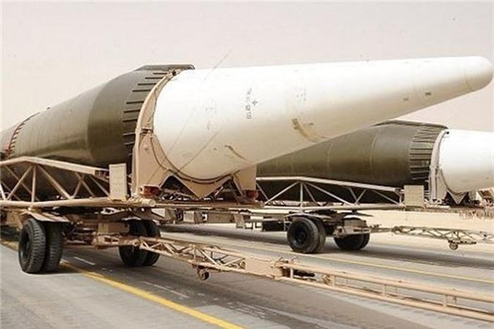 Những đồn đoán về vũ khí hạt nhân của Saudi Arabia được cho rằng còn liên quan đến tên lửa đạn đạo tầm trung DF-3 nước này mua từ Trung Quốc, ước tính số lượng tên lửa chuyển giao cho Saudi Arabia vào khoảng 30 - 120 quả