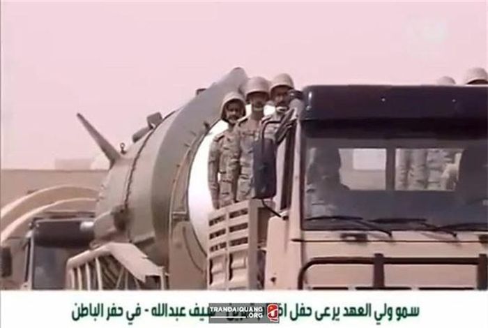 Chuyên gia về vũ trang và phổ biến hạt nhân Emily B. Landau thuộc Viện nghiên cứu an ninh quốc gia Israel cho biết, Saudi Arabia chính là quốc gia tiếp theo trong khu vực sở hữu vũ khí hạt nhân vì có mối quan hệ với Pakistan