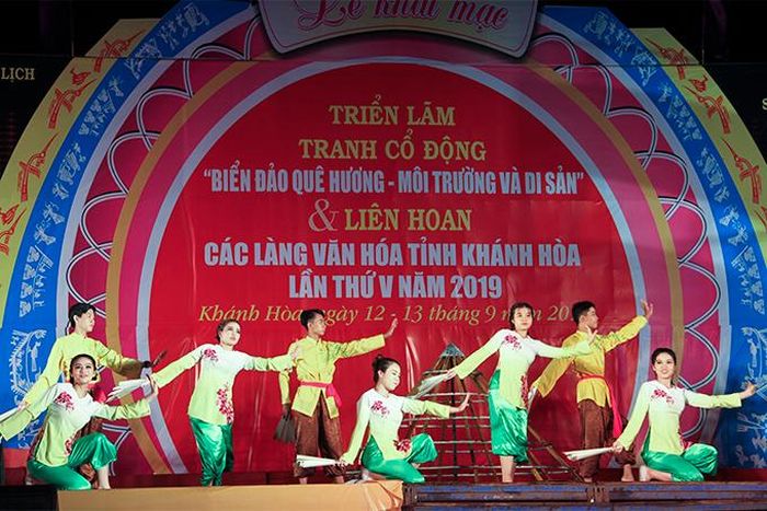 Tiết mục văn nghệ của làng văn hóa Đại Điền Nam 2 (xã Diên Sơn, huyện Diên Khánh).