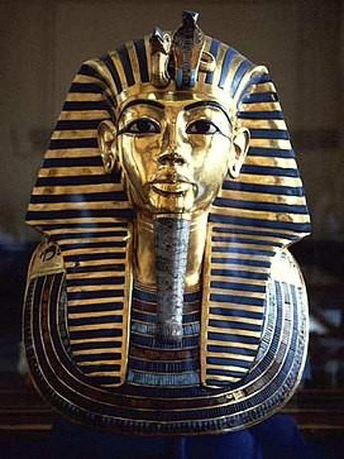 Dưới sự trị vì của Tutankhamun, Ai Cập bước vào thời kỳ hoàng kim với sự phát triển rực rỡ. Thế nhưng, vào năm 1323 trước công nguyên, khi 18 tuổi, pharaoh Tutankhamun đột ngột băng hà một cách bí ẩn.