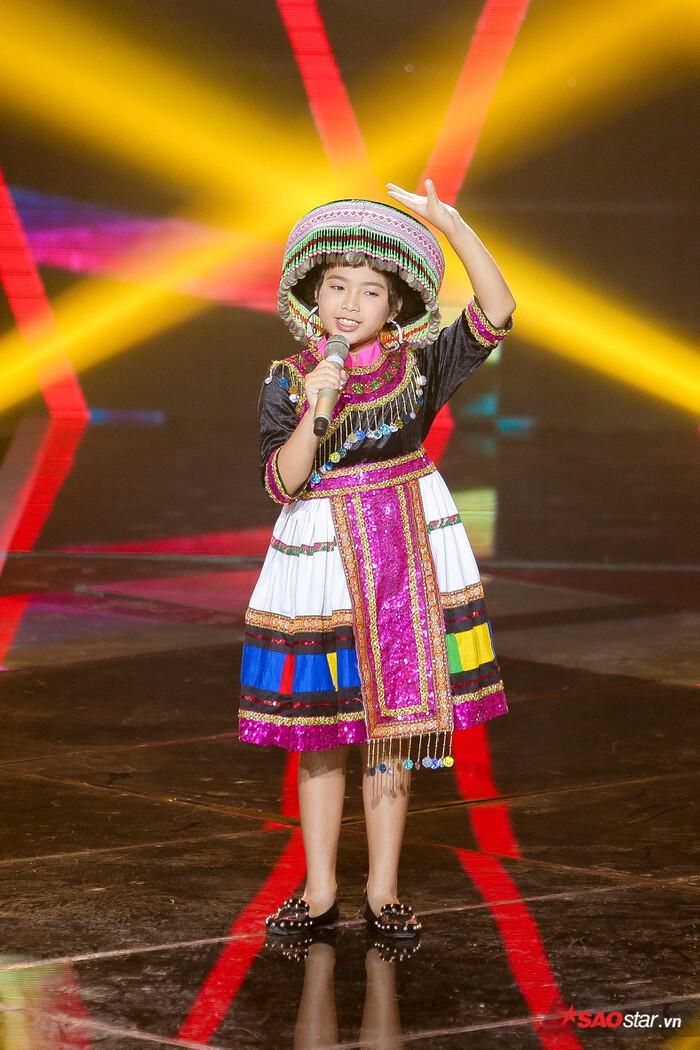 Khánh Vy đội Hương Giang - Dương Cầm.
