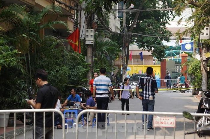 Cảnh sát phong tỏa hiện trường.