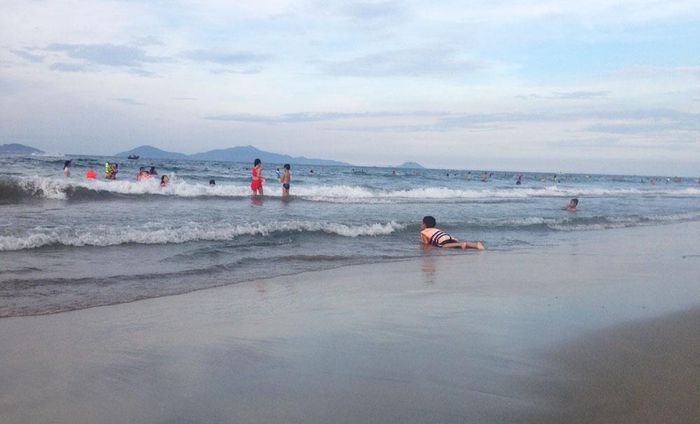 Hoàng hôn xuống trên biển An Bàng.