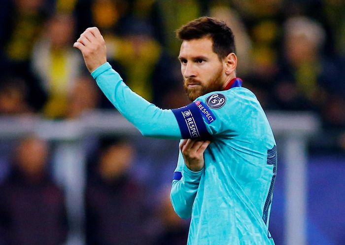  Phải đến sau khi Barca thoát khỏi bàn thua từ chấm phạt đền, thủ quân người Argentina mới được tung vào sân thay sao trẻ 16 tuổi Ansu Fati ở phút 59. 