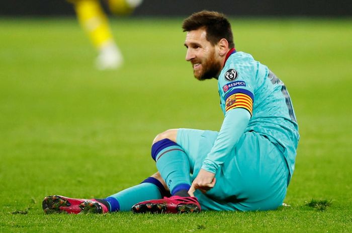  Tuy nhiên, kể từ khi Messi vào sân, Barca lại để mất thế trận vào tay chủ nhà Dortmund. Đoàn quân của HLV Lucien Favre liên tục gây sức ép và không cho Barca nhiều cơ hội để tổ chức phản công. 
