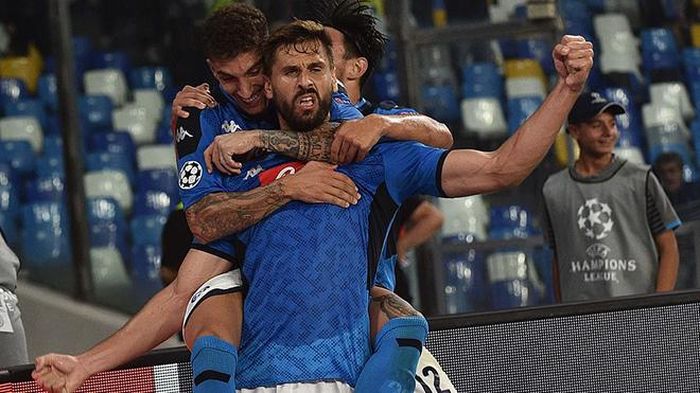  Ngay lập tức, Fernando Llorente đã tận dụng cơ hội để ghi bàn ấn định tỉ số 2-0 cho đội chủ sân San Paolo.