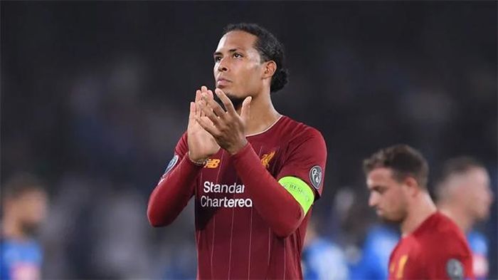 Trên mạng xã hội, các CĐV Liverpool lại lên tiếng rằng: "Đó không hẳn là lỗi của Van Dijk, anh ấy bị bao vây và quyết định chuyền về cho Robertson. Sau đó là sự không dứt khoát giữa Adrian và Robertson. Tôi khóc khi mọi người bắt đầu chỉ trích Van Dijk vì anh ấy phạm một lỗi sau nhiều năm".