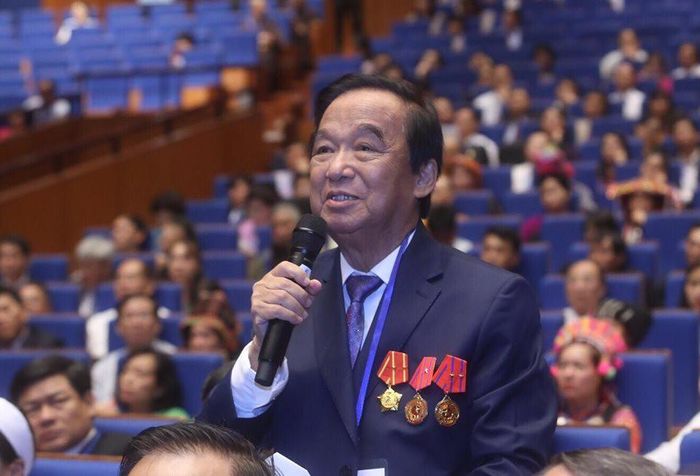 GS Nguyễn Lân Dũng cho rằng, đại biểu mặt trận các cấp chưa thực sự phát huy được quyền làm chủ của nhân dân