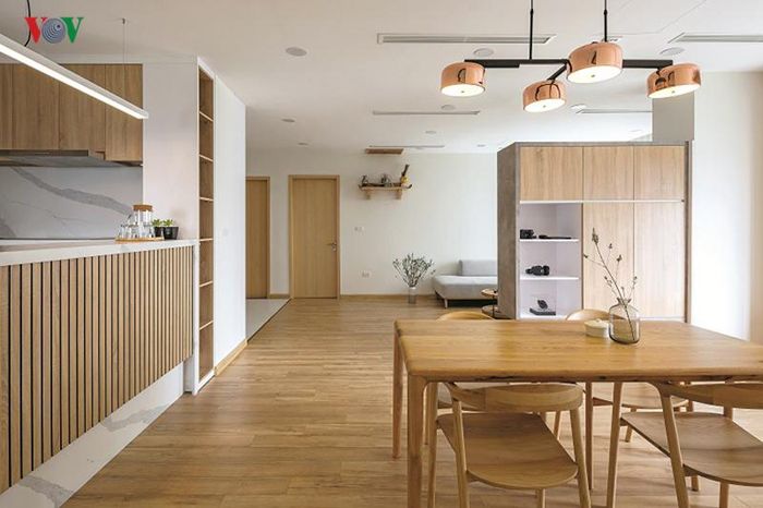 Yêu cầu của chủ nhà đặt ra là một không gian hiện đại, văn minh, tràn đầy sức sống và được “quy hoạch” cho tương lai 5 năm với một em bé.