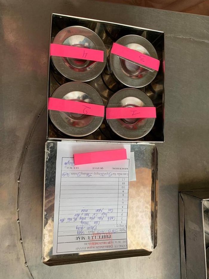 Lưu mẫu thực phẩm tại công ty với các món ăn chế biến trong ngày
