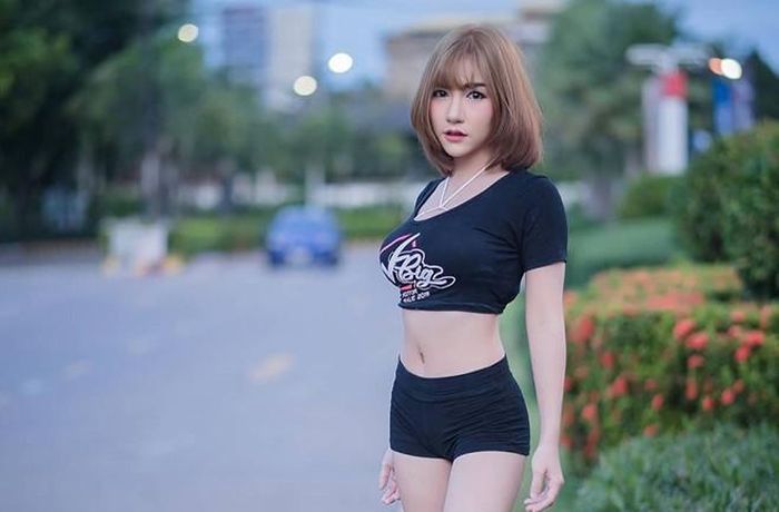 Người mẫu Noraphanpipat sở hữu vóc dáng gợi cảm.
