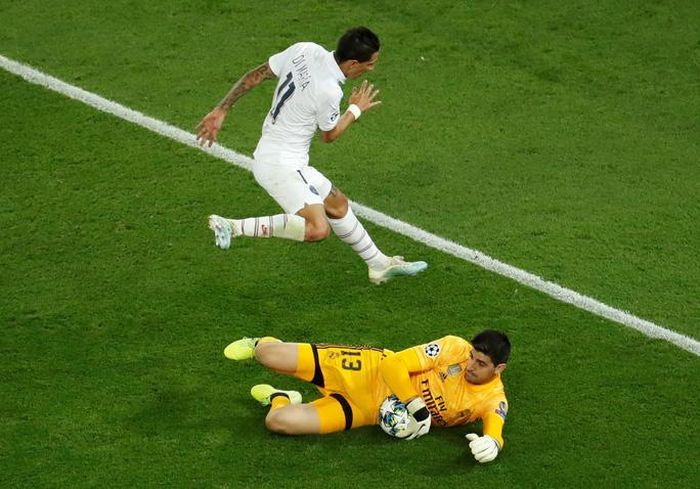 Thủ môn Courtois nhiều lần vất vả với "cố nhân" Di Maria
