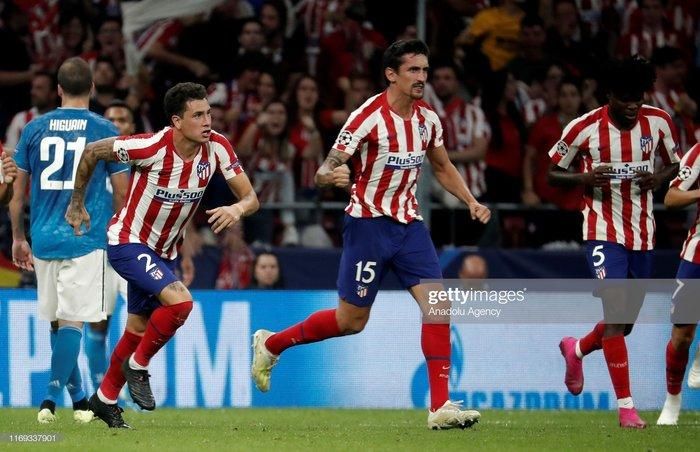  Cuối cùng, ở phút 90, cầu thủ vào thay người Hector Herrera bật cao đánh đầu sau quả phạt góc của Trippier, gỡ hòa 2-2.