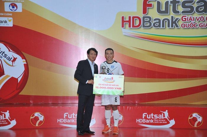  Minh Trí của Thái Sơn Nam nhận danh hiệu cầu thủ xuất sắc nhất giải. 