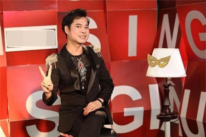  Bị dư luận cho rằng khùng, điên, biến thái, Ngọc Sơn đáp trả: “Mọi người muốn nói câu nào vui thì tôi cũng vui. Tôi là bác sĩ tâm thần mà đi cãi nhau với đám bệnh nhân tâm thần thì còn gì là bác sĩ”.