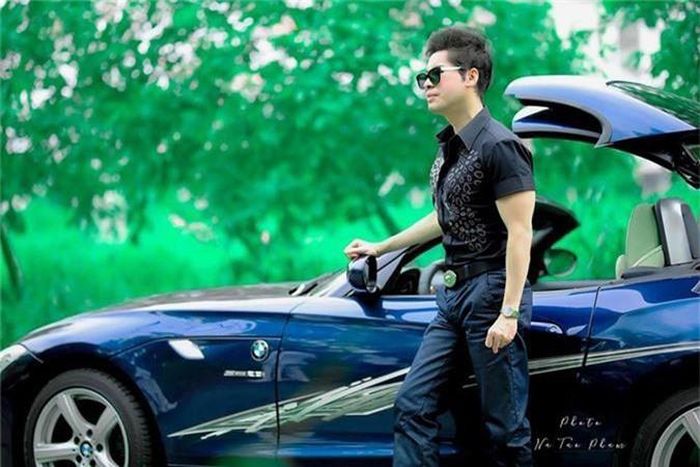  Ngọc Sơn cũng tự tin khẳng định anh sát gái số 1 thế giới. “Trong khi bao nhiêu ca sĩ nước ngoài, hoặc các vận động viên thể thao khác teo hết, qua 40 tuổi cơ thể oanh tác, thì Ngọc Sơn vẫn giữ được body đẹp, Ngọc Sơn vẫn sát gái số một thế giới”, anh nói. 