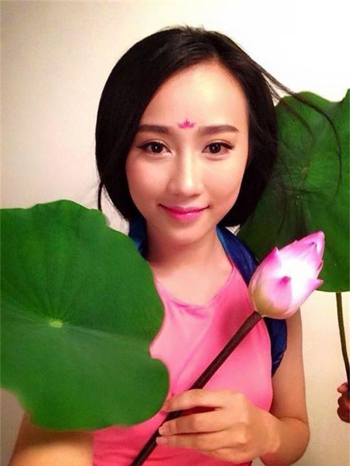  Một vài hình ảnh trong hậu trường bộ ảnh mới của Lona Huỳnh. Hot girl Bình Dương cũng cảm thấy thích thú với sự pha trộn thú vị mà cô cùng ekip thực hiện. 