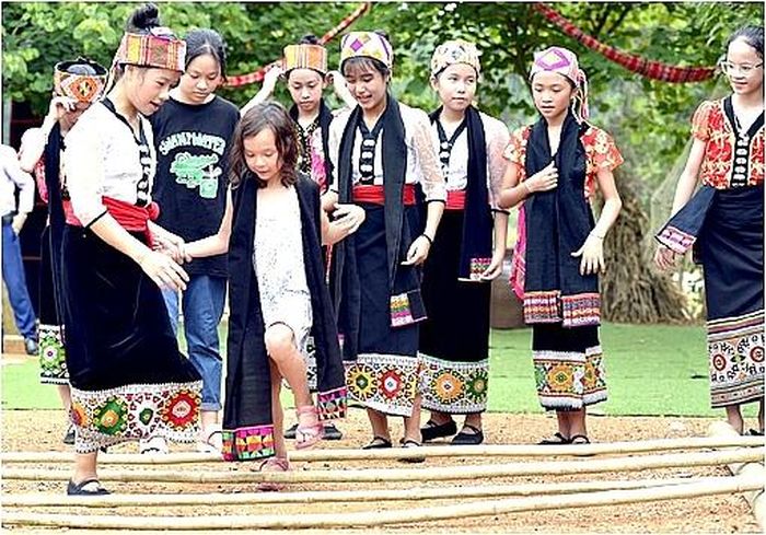 Trò chơi đi cà kheo