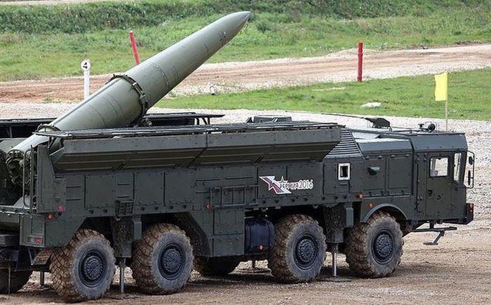  Theo giới thiệu của Nga, tên lửa 9M723 có khả năng đạt độ chính xác cao vì nó được tích hợp hệ thống dẫn đường đầu cuối và có thể chọn đầu dò radar hoặc quang học. 