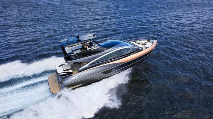 Lexus LY 650 dự kiến được bán ra thị trường cuối tháng 10 tới với giá chưa được công bố nhưng chắc sẽ ngoài tầm với của rất nhiều người. 