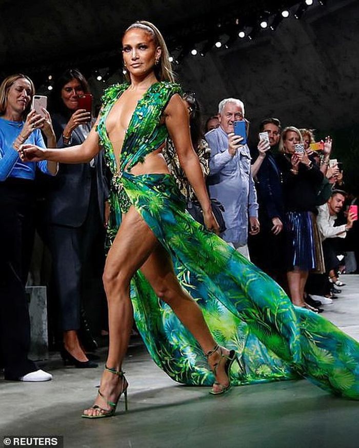 20 năm, Jennifer Lopez vẫn giữ được sắc vóc