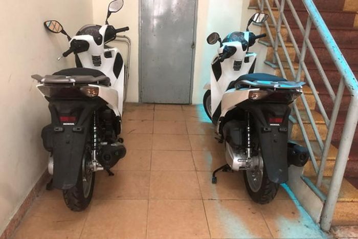 “Hiện cơ quan công an đang tạm giữ các phương tiện gồm ôtô và xe máy của công ty CP địa ốc Alibaba để xác định chủ sở hữu cụ thể, nhằm phục vụ công tác điều tra”, một cán bộ của Công an TP HCM, cho hay.
