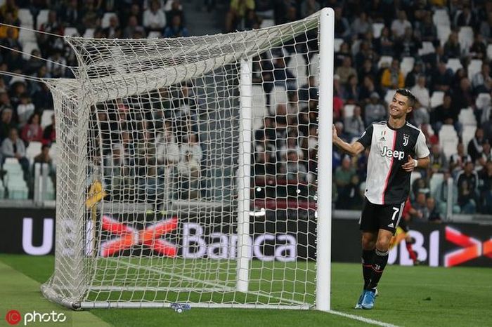 Đầu hiệp 2, Juan Cuadrado mang về cho Juventus quả 11 m. Ronaldo tận dụng để ghi bàn đưa nhà ĐKVĐ Serie A vượt lên dẫn trước.