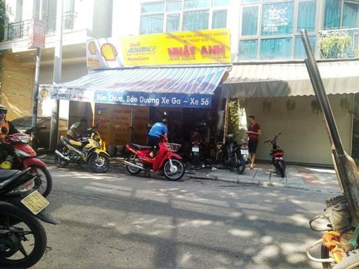 Một cửa hàng biến vỉa hè thành nơi kinh doanh.